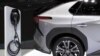 Mobil listrik buatan Toyota Motor dipamerkan di Bangkok International Motor Show, Bangkok, Thailand, 30 Maret 2022. (Foto: Soe Zeya Tun/Reuters)