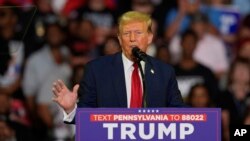 Kandidat presiden dari Parati Republik Donald Trump berbicara dalam sebuah kampanye di Philadelphia pada 22 Juni 2024. (Foto: AP/Chris Szagola)