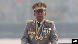 พลเอกอาวุโส มิน อ่อง หล่าย ตรวจพลสวนสนามในโอกาสครบรอบ 78 ปีของวันกองกำลังติดอาวุธของเมียนมา ในกรุงเนปิดอว์ เมื่อ /ึ มี.ค. 2566