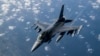 ARHIVA - Avion F-16 Falkon američkog vazduhoplovstva leti iznad Avganistana 17. marta 2020. (Foto: U.S. Air Force/Tech. Sgt. Matthew Lot)