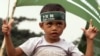 Seorang anak mengikuti kampanye Partai Kebangkitan Bangsa (PKB) di Jakarta Pusat, 26 Mei 1999. (Foto: Reuters)