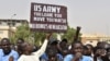 Para pengunjuk rasa menuntut agar pasukan AS meninggalkan Niger tanpa negosiasi selama demonstrasi di Niamey, pada 13 April 2024 lalu.
