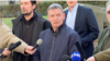 Aleksandar Jovanović Ćuta, lider Ekološkog pokreta i narodni poslanik na listi Srbija protiv nasilja, razgovara sa novinarma u Beogradu, 20. marta 2024. (Foto: Glas Amerike/Rade Ranković