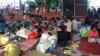 လားရှိုးမြို့ ဘုန်းကြီးကျောင်းတကျောင်းမှာ ခိုလှုံနေရတဲ့ ရှမ်းမြောက်တိုက်ပွဲများကြောင့် နေရပ်စွန့်ခွာထွက်ပြေးကြရသူများ (နိုဝင်ဘာ ၁၅၊ ၂၀၂၃)