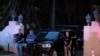 Ajan Sevis Sekre ak zam nan men yo kanpe devan antre kay ansyen Prezidan Donald Trump la, Mar-a-Lago, Lendi 8 Out, 2022, nan Palm Beach, Florid. 