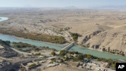 افغانستان دا دریځ لرلی چې د افغانستان او ايران تر منځ د هلمند سيند په اوبو چې کومه لوظنامه په 13 مارچ کال 1973 کې لاسليک شوي په هغې عمل ته ژمن دی