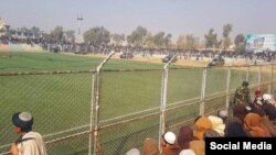 به گفتۀ طالبان، این افراد پس از تصمیم محکمۀ ابتدایی و تایید محکمۀ عالی حکومت این گروه، در محضر عام بین شش تا ۳۹ دره زده شدند.