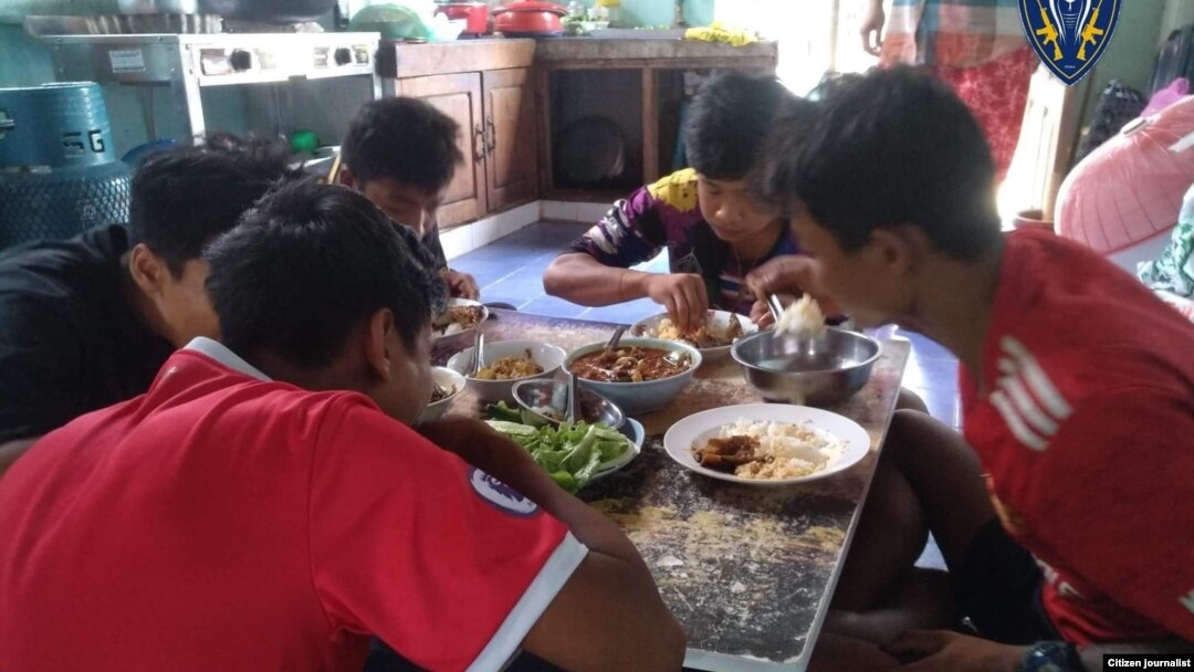 KNU ထံ ဘက်ပြောင်းခိုလှုံလာတဲ့ မြန်မာ တပ်မတော်သားများ (Photo: KNLA ကော်ပရာစစ်ကြောင်း)