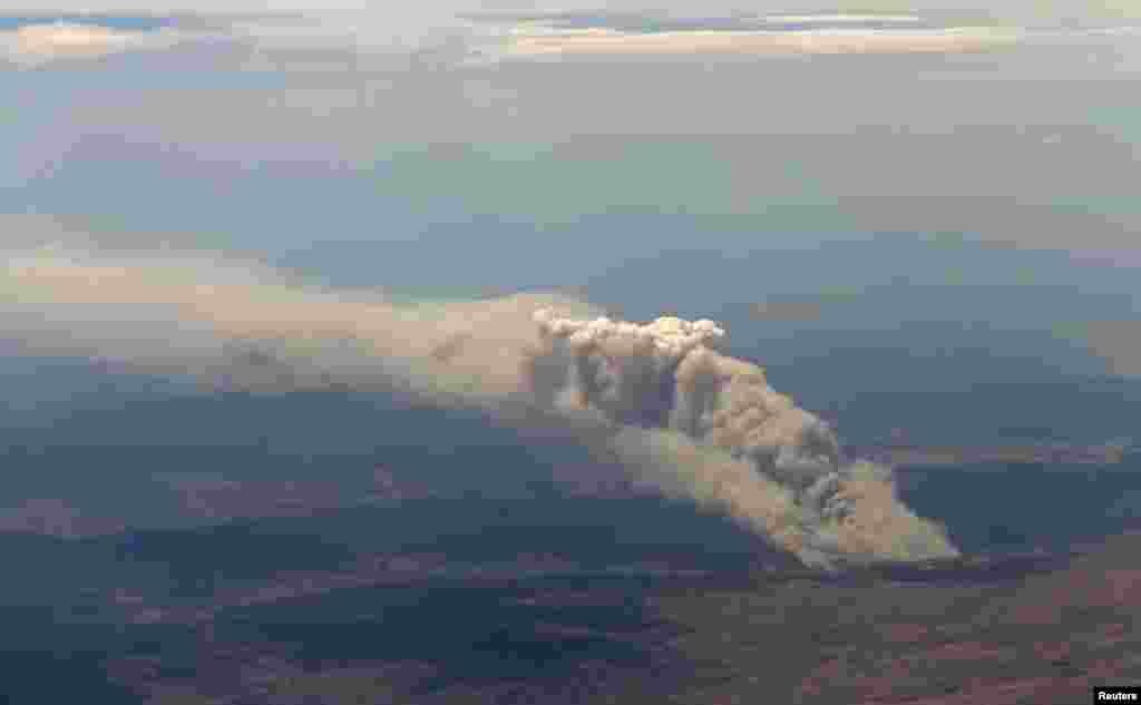 Smoke rises from the Yarrabin bushfire, burning out of control near Cooma, about 100 kilometers south of Canberra, Australia, January 8, 2013.