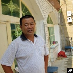 村民梁新荣