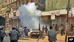 Ugandan protesters run after police fired tear gas during a demonstration against high food and fuel prices, in Kampala, Uganda (file photo).