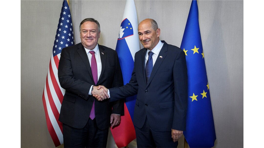 Sloveniya Bosh vaziri Yanez Yansha (o'ngda) AQSh Davlat kotibi Mayk Pompeo bilan
