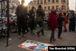 Fotografija diktatora Bašara Al Asada na ulici Damaska, gdje ljudi mogu da je zgaze, 12. decembra 2024.