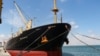 File - Kapal kargo curah berbendera Yunani, Sea Champion, berlabuh di pelabuhan Aden, Yaman, tempat kapal itu tiba setelah diserang di Laut Merah yang tampaknya merupakan serangan rudal keliru oleh milisi Houthi, 21 Februari 2024. (Fawaz Salman/REUTERS)