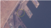 플래닛 랩스가 28일 북한 라진항 부두를 촬영한 위성사진에서 길이 115m의 대형 선박(노란색 원 안)이 포착됐다. 자료 = Planet Labs