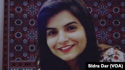 نمرتا کے اہلِ خانہ اس کی مبینہ خودکشی کے واقعے کو قتل قرار دیتے ہیں اور تحقیقات کا مطالبہ کر رہے ہیں۔