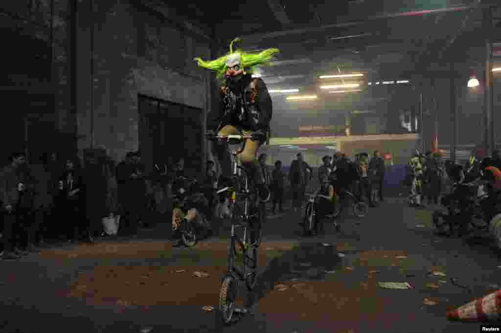 People ride bicycles in Halloween costumes during "Bike Kill 13" in the Brooklyn borough of New York City, Oct. 29, 2016.