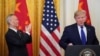 美国总统特朗普在白宫美中第一阶段经贸协议签署仪式上讲话时中国副总理刘鹤鼓掌。（2020年1月15日）