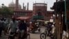 کئی ہفتوں بعد لاک ڈاؤن میں نرمی، 'دہلی میں تو جیسے زندگی لوٹ آئی ہے'