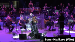 Konsera Stranbêj Nukhet Duru li Izmir