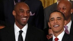 Predsednik Obama sa Brajantom, 25. januar 2010. (Foto:Reuters/Jim Young)