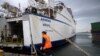 FILE - Akdeniz RoRo, bagian dari Koalisi Armada Kebebasan, menunggu diberangkatkan dari pelabuhan Tuzla, dekat Istanbul, 19 April 2024.