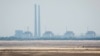 Pogled nuklearnu elektranu Zaporožje sa obale presušjelog rezervoara u blizini grada Nikopolj, 16. jun 2023. godine (Foto: Reuters/Alina Smutko)