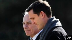 Sekretar osoblja Bele kuće Rob Porter (desno) sa šefom osoblja Bele kuće Džonom Kelijem (arhivska fotografija)