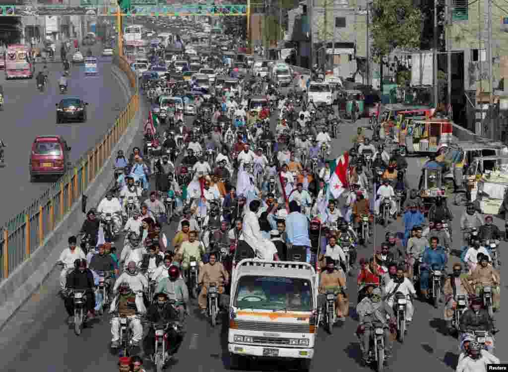 منظور پشتین کو قانون نافذ کرنے والے اداروں کے اہلکاروں نے اتوار اور پیر کی درمیان شب حراست میں لیا تھا۔ ان کے خلاف ڈیرہ اسماعیل خان کے ایک تھانے میں 21 جنوری کو ایک مقدمہ درج کیا گیا تھا۔