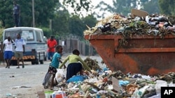 Children sift through garbage at a dump site in Harare, Zimbabwe, on President Robert Mugabe's 87th birthday, February 21, 2011 (file photo)