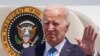 Presiden AS Joe Biden turun dari Air Force One dalam perjalanan kembali ke Washington, di Pangkalan Gabungan Andrews di Maryland, AS, 23 Juli 2024. (Ken Cedeno/REUTERS)