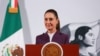 Shugabar Mexico Claudia Sheinbaum yayin taron manema labarai da ta kira a fadar domin sanar da martani da mayar kan haraji da Trump ya kakaba wa Mexico