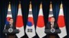 윤석열 한국 대통령(오른쪽)과 기시다 후미오 일본 총리(왼쪽)가 7일 용산 대통령실에서 정상회담을 한 뒤 공동기자회견을 갖고 있다.