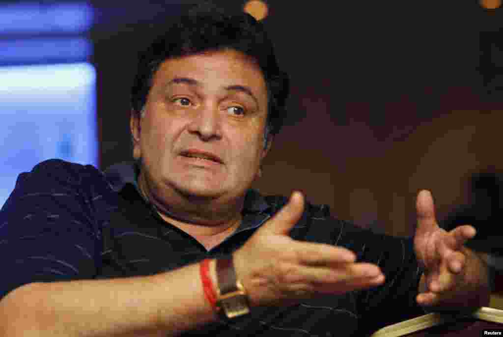 رشی کپور اور عرفان خان نے فلم 'ڈی ڈے' میں ایک ساتھ کام کیا تھا۔ دونوں فن کار کینسر جیسے موذی مرض میں مبتلا تھے اور صرف ایک دن کے فرق سے دونوں ہی اس دنیا سے رخصت ہو گئے۔