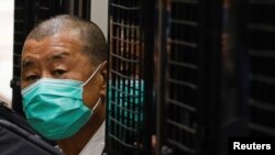 资料照片：黎智英2021年2月9日乘囚车抵达香港终审法院（路透社照片）