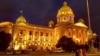 ARHIVA - Zgrada Doma Narodne skupštine Republike Srbije osvetljena dekorativnom rasvetom, 24. aprila 2019. Jedna od mera vlade za štednju struje biće i gašenje dekorativne i racionalnije korišćenje druge javne rasvete. (Foto: VOA/Veljko Popović)