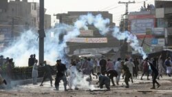 تحریک لبیک کے کارکنوں اور پولیس کے درمیان مختلف مواقع پر تصادم بھی ہوتا رہا ہے۔