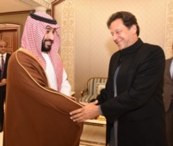 عمران خان سعودی عرب کے ولی عہد محمد بن سلمان کے ساتھ ،