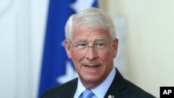Senator Rodžer Viker