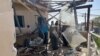  حزب اللہ اور اسرائیلی فورسز کے درمیان سرحد پار جھڑپوں کے دوران شمالی اسرائیل میں لبنان کی سرحد کے قریب واقع گاؤں شیلومی پر حزب اللہ کے حملے میں تباہ ہونے والا ایک مکان، فوٹو رائٹرز ، 4 اپریل 2024 