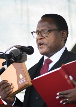 uMongameli omutsha wakwele Malawi, Lazarus Chakwera, ugcotshwa ukubangomongameli.