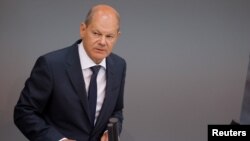 Nemački kancelar Olaf Šolc na sednici Budnestaga u Berlinu