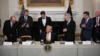 Presiden AS Donald Trump (tengah) menjadi tuan rumah KTT Kripto Gedung Putih di Washington, DC, Jumat 7 Maret 2025. 