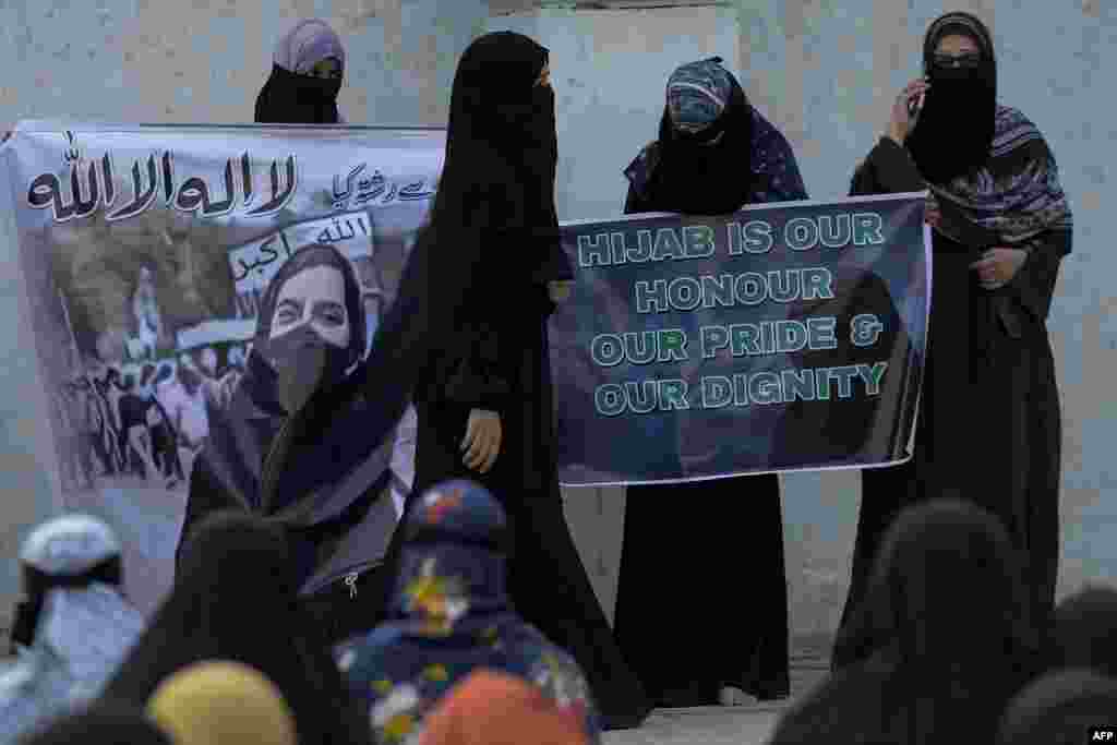 دارالحکومت نئی دہلی سمیت کلکتہ، حیدرآباد اور دیگر شہروں میں مظاہرے ہو رہے ہیں۔ 