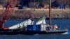 Vađenje delova oluipine aviona Amerikan erlajnsa iz reke Potomak, 4. februar 2025. (REUTERS/Eduardo Munoz)