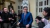 Ketua DPR AS Mike Johnson berbicara kepada awak media di Gedung Capitol, Washington, pada 19 Desember 2024. (Foto: Reuters/Anna Rose Layden)