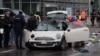Policija pregleda automobil koji je uleteo u gomilu u Minhenu, Nemačka, 13. februara 2025. godine, pri čemu je više ljudi povređeno.