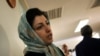 فائل فوٹو - ایرانی حزب اختلاف کے حقوق کی کارکن نرگس محمدی 25 جون 2007 کو تہران، ایران میں انسانی حقوق کے محافظوں کے مرکز میں نظر آ رہی ہیں۔( فوٹو : اے ایف پی )
