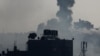 Asap mengepul setelah serangan Israel, di tengah konflik yang sedang berlangsung antara Israel dan Hamas, di Khan Younis di selatan Jalur Gaza, 10 Desember 2023. (Foto: REUTERS/Ibraheem Abu Mustafa)