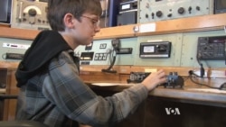 Radio Hams Keep 'Queen Mary' Wireless on the Air
